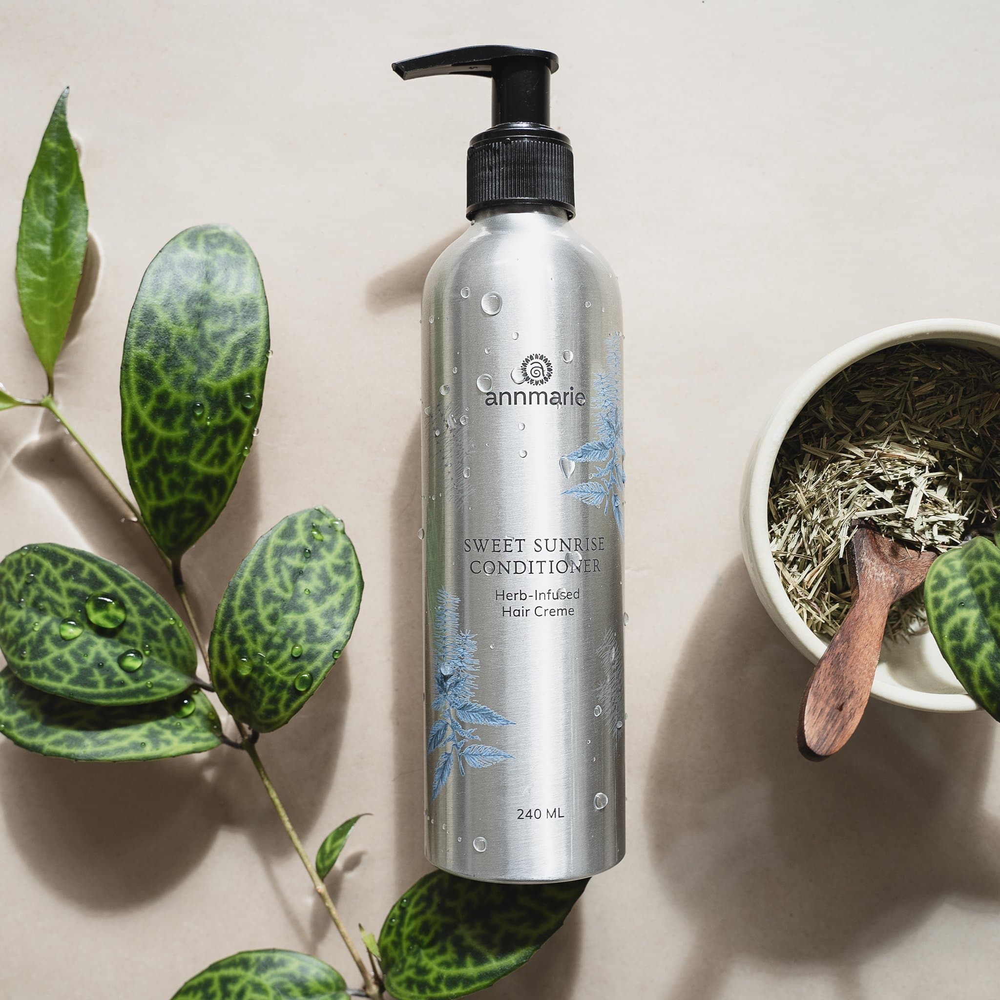 PDP_2048x2048_Conditioner_Lifestyle.jpg