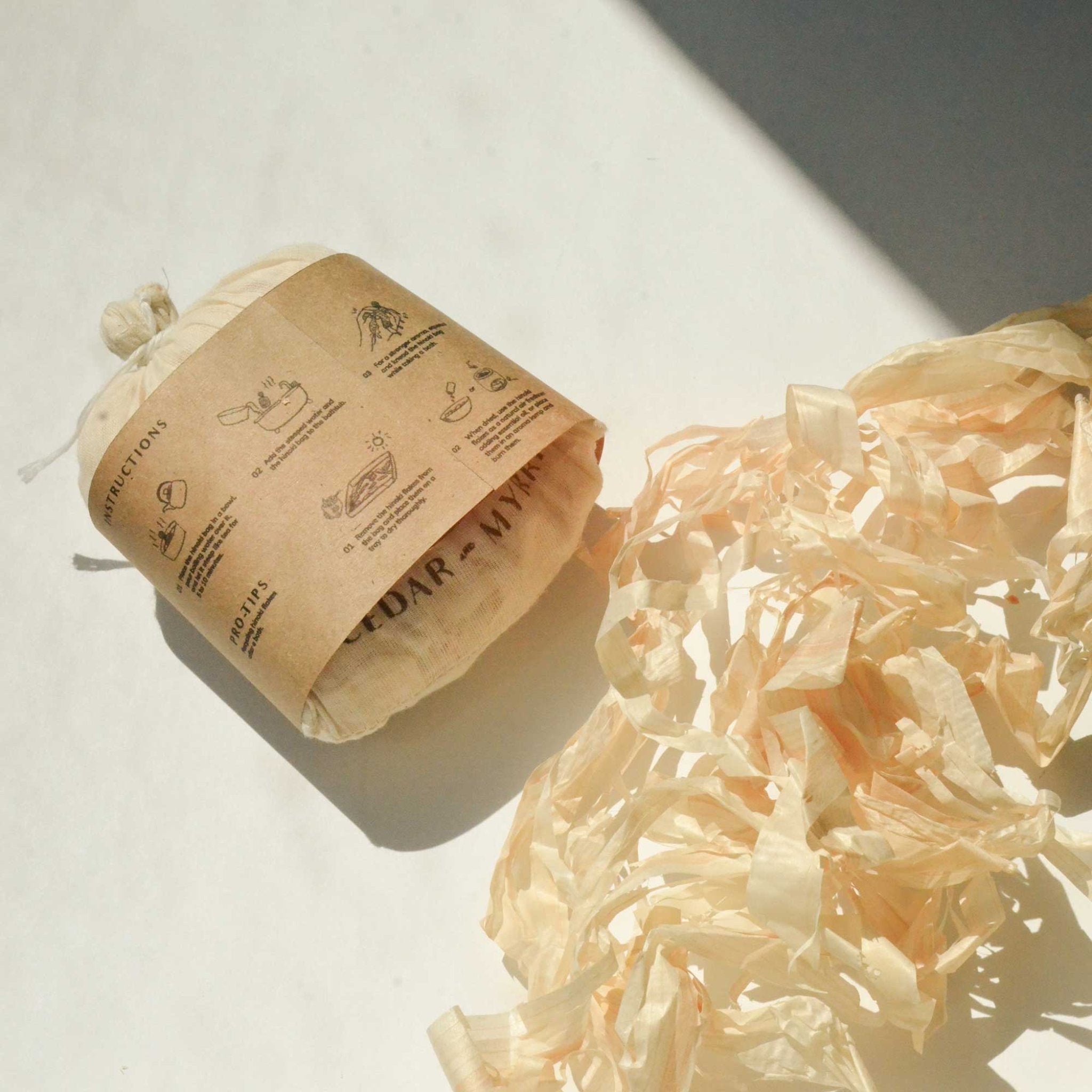 hinoki_Japanese-bath-flakes-with-mesh-bag_1.jpg