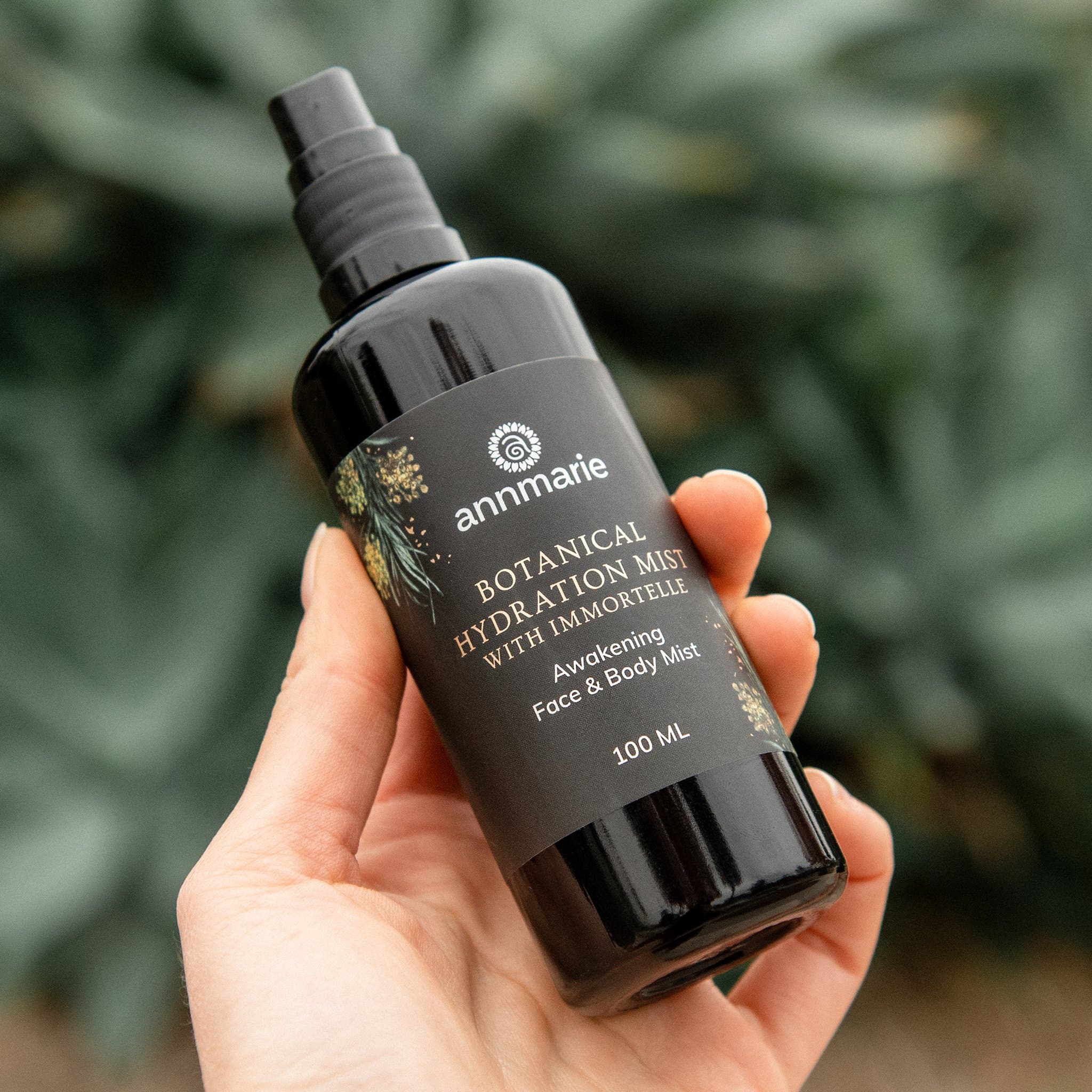 pdp_botanicalhydrationmist_lifestyle_eef07aa4-7f6f-43c6-b21a-292519a39d0c.jpg