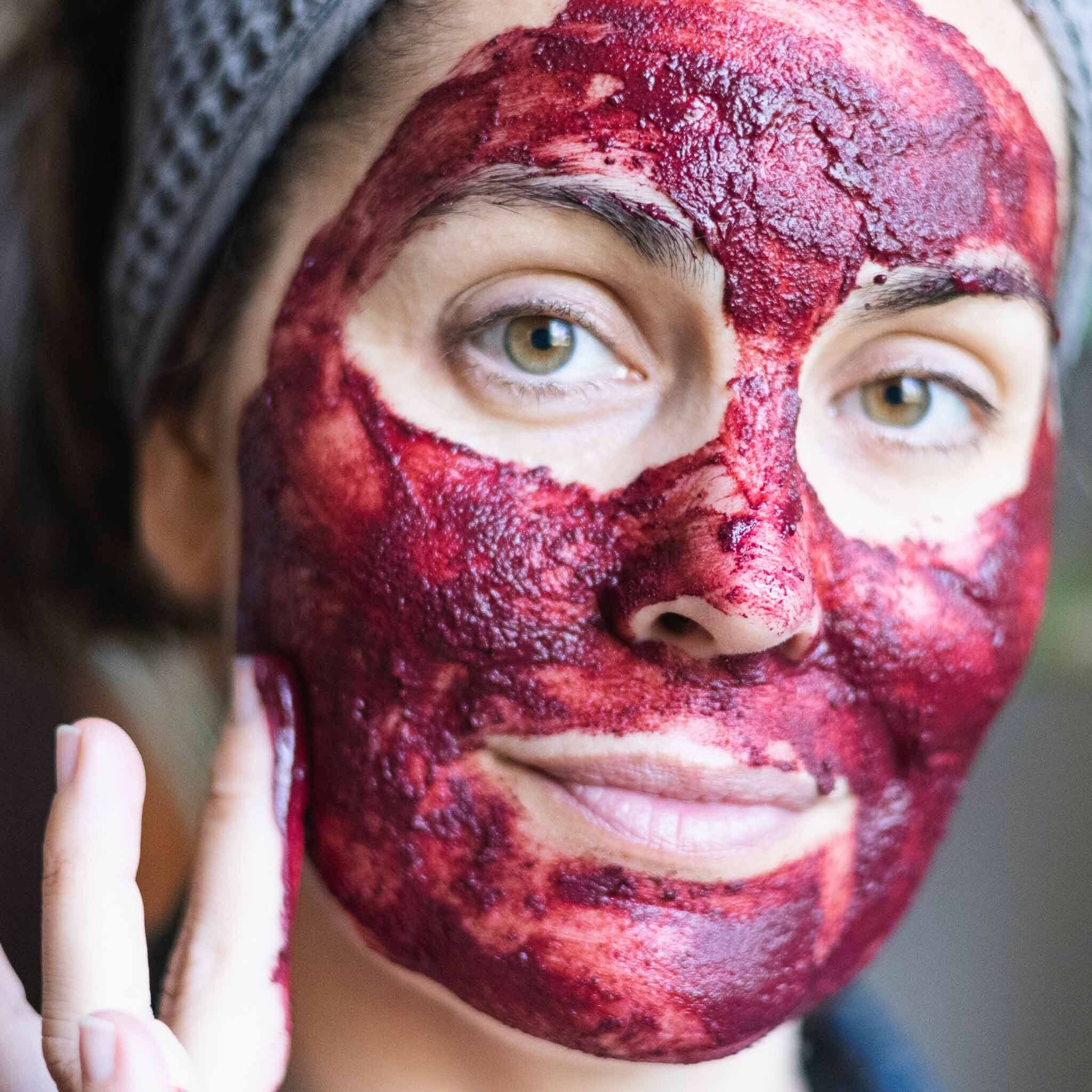 pdp_radiantcmaskandpolish_lifestyle_2048x2048_2.jpg